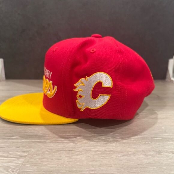 Calgary Flames Mitchell & Ness SNAPBACK CAP NHL Hockey NWOT - Picture 3 of 7